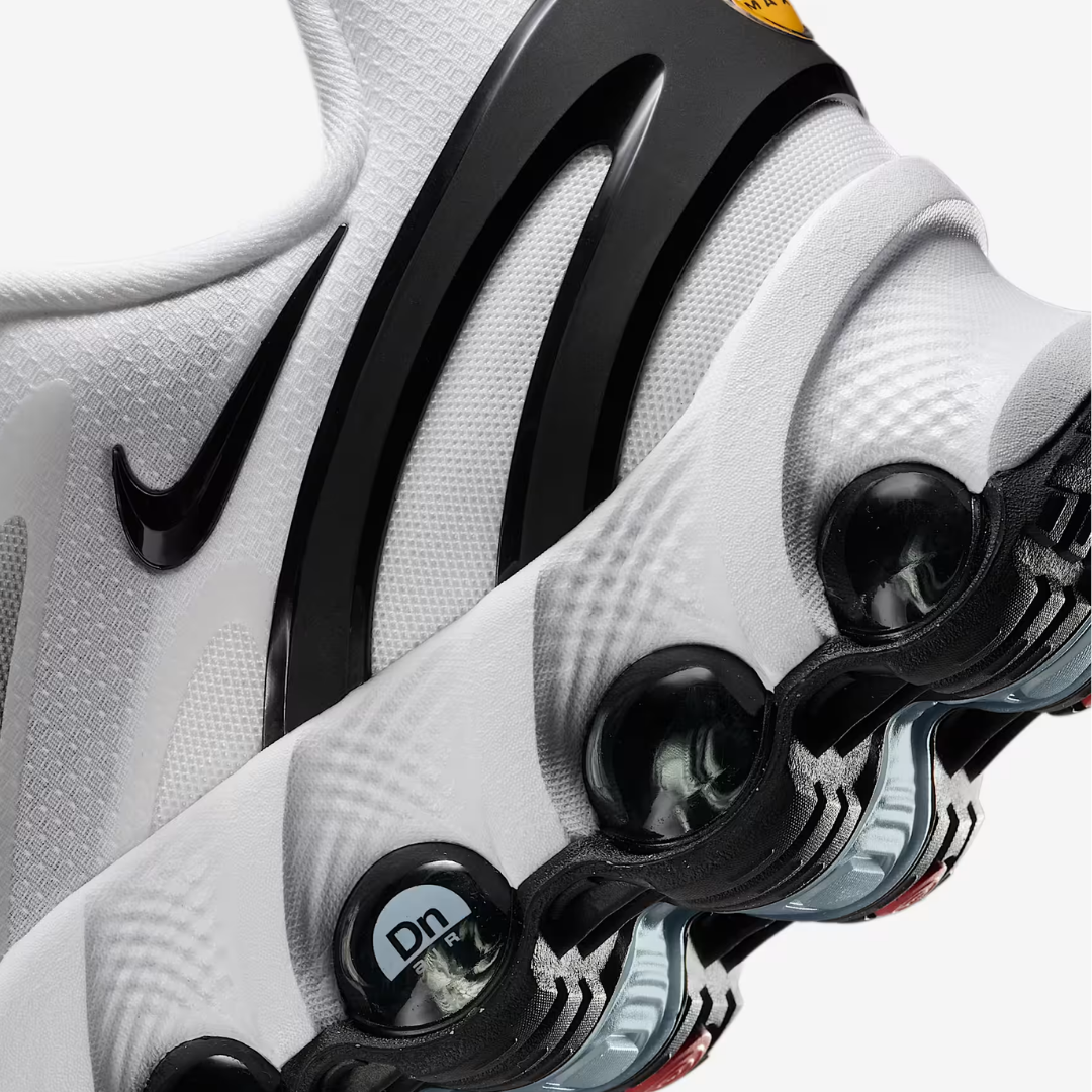 Nike Air Max DN8 “Panda”